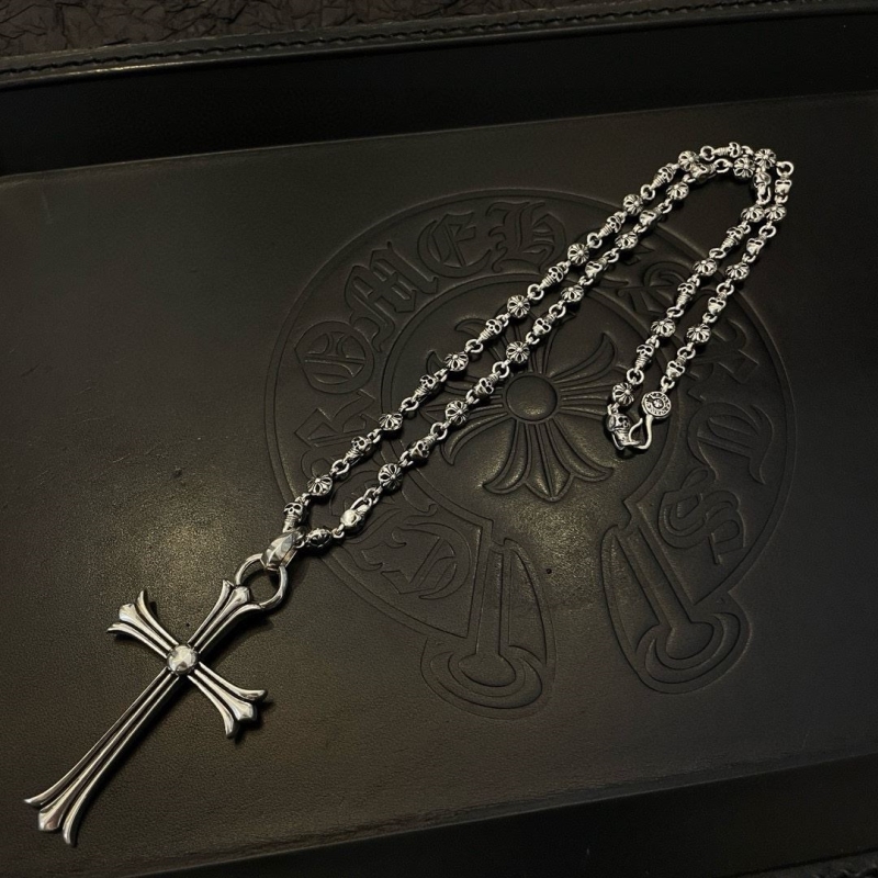 Ch*0me He**ts necklaces